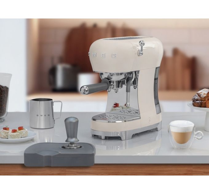 Кофемашина-эспрессо SMEG ECF02CREU кремовый