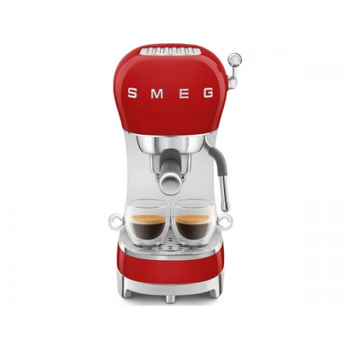 Кофемашина-эспрессо SMEG ECF02RDEU в красном цвете – идеальный выбор для настоящих ценителей кофе