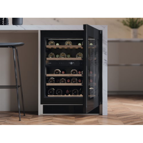 Винный шкаф ASKO WU886G2FNB1 — Встраиваемый холодильник для вина с современным дизайном и функцией контроля температуры