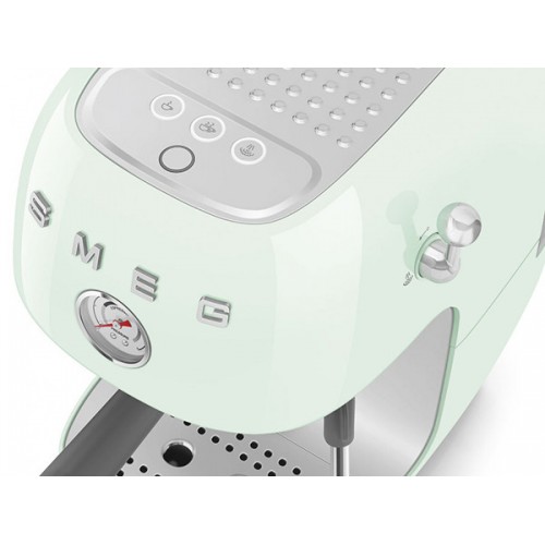 Кофемашина-эспрессо SMEG ECF03PGEU в пастельном зеленом цвете – идеальный выбор для настоящих ценителей кофе
