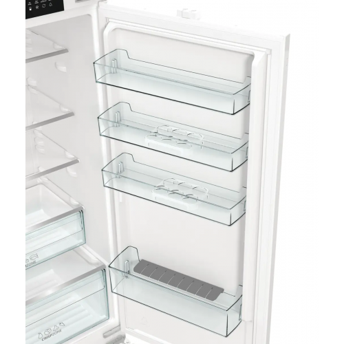 Встраиваемый двухкамерный холодильник Gorenje - белый, с металлической дверцей, открывание влево/вправо, класс SN/N/ST/T