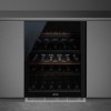 Винные шкафы SMEG/ Холодильный шкаф для вина встраиваемый, ВхШхГ 820х595х566 мм, петли слева, черное стекло.
