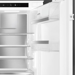 Встраиваемый холодильник Smeg/ Встраиваемый холодильник Smeg, ВхШхГ 1780х546х549 мм, полный NoFrost, скользящие направляющие, перенавешиваемая дверь, объем 248 л, LCD дисплей с сенсорным управлением, LED освещение, акустический сигнал при открытой дверце,