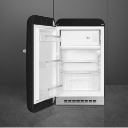 Холодильник SMEG/ Холодильник SMEG, отдельностоящий, стиль 50-х, однокамерный, внутренняя морозильная камера, объем 122 л, стандартный компрессор, энергоэффективность D, дверной упор слева, цвет черный