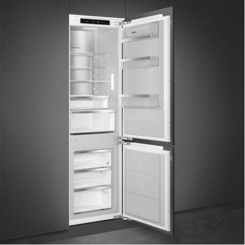 Встраиваемый холодильник Smeg 244 л с полным No Frost, инверторным компрессором и LCD-дисплеем - Энергоэффективность D