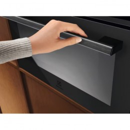 Встраиваемая микроволновая печь Electrolux EVM9E2XT, 44 л, 1000 Вт, гриль 1200 Вт, электронное управление, автоприготовление, черный цвет.