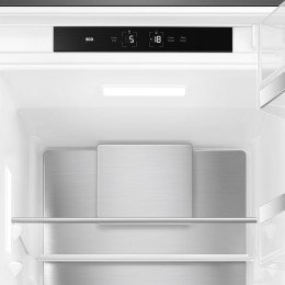 Встраиваемый холодильник Smeg/ Встраиваемый холодильник Smeg, ВхШхГ 1780х546х549 мм, полный NoFrost, скользящие направляющие, перенавешиваемая дверь, объем 248 л, LCD дисплей с сенсорным управлением, LED освещение, акустический сигнал при открытой дверце,