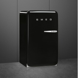 Холодильник SMEG/ Холодильник SMEG, отдельностоящий, стиль 50-х, однокамерный, внутренняя морозильная камера, объем 122 л, стандартный компрессор, энергоэффективность D, дверной упор слева, цвет черный