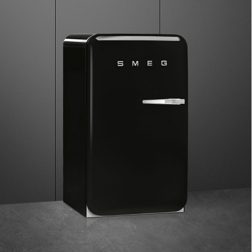 Холодильник SMEG/ Холодильник SMEG, отдельностоящий, стиль 50-х, однокамерный, внутренняя морозильная камера, объем 122 л, стандартный компрессор, энергоэффективность D, дверной упор слева, цвет черный