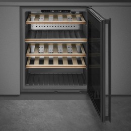 Винные шкафы SMEG/ Холодильный шкаф для вина встраиваемый, ВхШхГ 820х595х566 мм, петли справа, черное стекло.