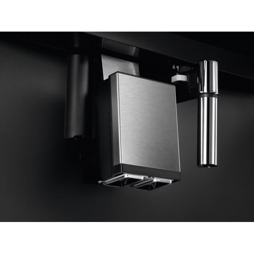 Встраиваемая кофемашина ELECTROLUX с сенсорным управлением - Автоматическая, нержавеющая сталь и черный цвет