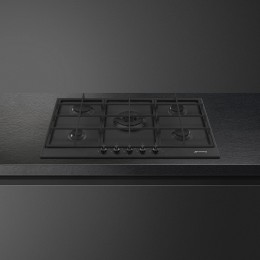 Газовая варочная панель SMEG PX375MB, 75 см, 5 конфорок, чугунные решетки, эмалированный корпус, автоматический поджиг.