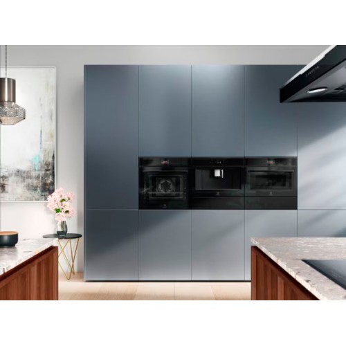 Встраиваемая кофемашина ELECTROLUX с сенсорным управлением - автоматическая черная кофемашина