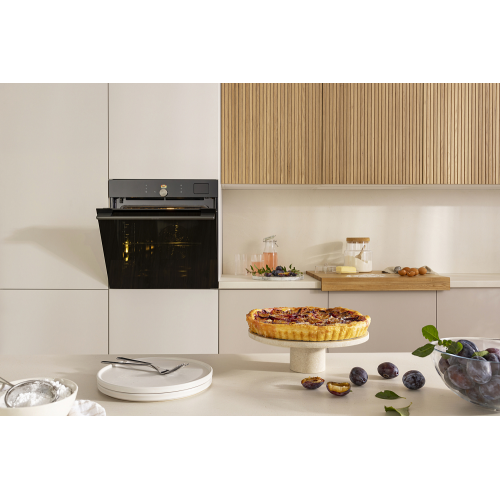 Духовой шкаф Gorenje 77 л с TFT-дисплеем, SteamAssist PRO и Wi-Fi - Энергоэффективность А+, Черный