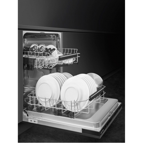 Посудомоечная машина Smeg 45 см - 9 комплектов, 6 программ, сенсорное управление, инверторный мотор, защита от протечек.