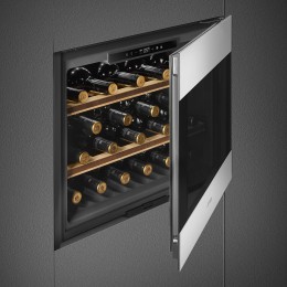 Винный шкаф SMEG/ Винный шкаф SMEG, ВхШхГ 457х596х560 мм, встраиваемый, Classica, 45 см, 20 бутылок, полки из бука, угольный воздушный фильтр, электронное открывание, сенсорное управление, LED подсветка с системой EMOTION, LED-дисплей, Touch Control, акус