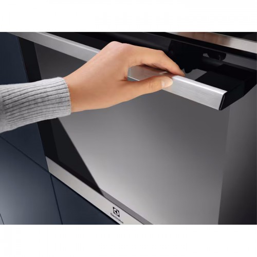 Встраиваемая электрическая духовка ELECTROLUX с конвекцией, 72 л, 10 режимов, автопрограммы, пиролитическая очистка, 3 стекла, телескопические направляющие