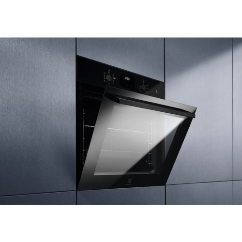 Встраиваемая электрическая духовка ELECTROLUX с конвекцией, 72 л, Steam Bake, 8 режимов, каталитическая очистка
