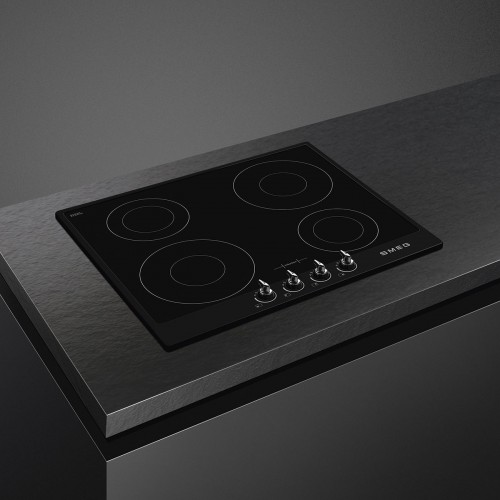 Встраиваемая индукционная панель SMEG Victoria 60 см с поворотными переключателями - черная стеклокерамика