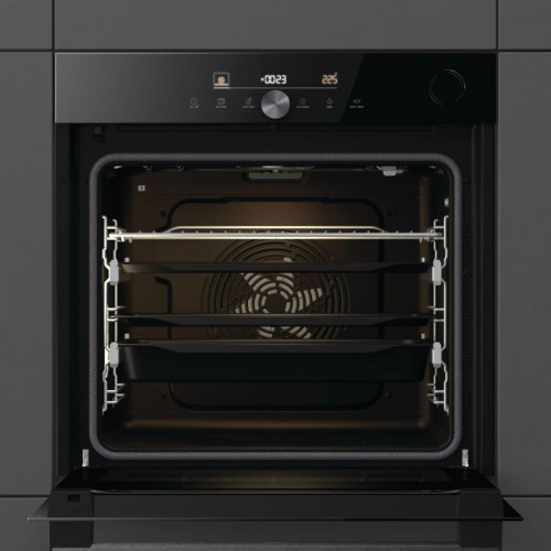 Духовой шкаф Gorenje с 77 л объема, Wi-Fi управлением, сенсорным программатором IconLED+ и функциями PerfectGrill и SteamAssist