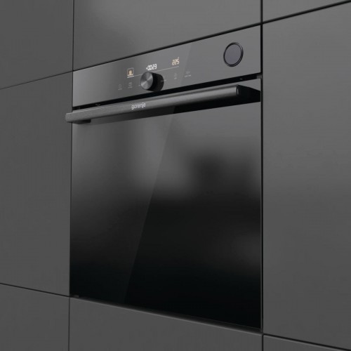 Духовой шкаф Gorenje с 77 л объема, Wi-Fi управлением, сенсорным программатором IconLED+ и функциями PerfectGrill и SteamAssist