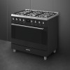 Варочный центр Smeg Sinfonia: Газовая панель с сенсорным управлением, таймером и объемом духовки 115 л