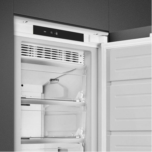 Встраиваемая морозильная камера SMEG с No Frost, 212 л, LCD дисплеем, 5 ящиками - размеры 1769х557х549 мм