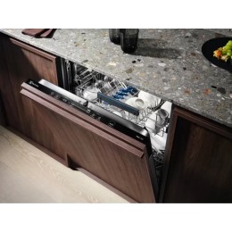 Встраиваемая посудомоечная машина Electrolux EEQ47200L, 13 комплектов, 59.6x55x82 см, черная, сенсорное управление, 7 программ, сушка AirDry, индикация лучом.