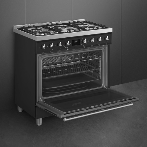 Варочный центр Smeg Sinfonia: Газовая панель с сенсорным управлением, таймером и объемом духовки 115 л