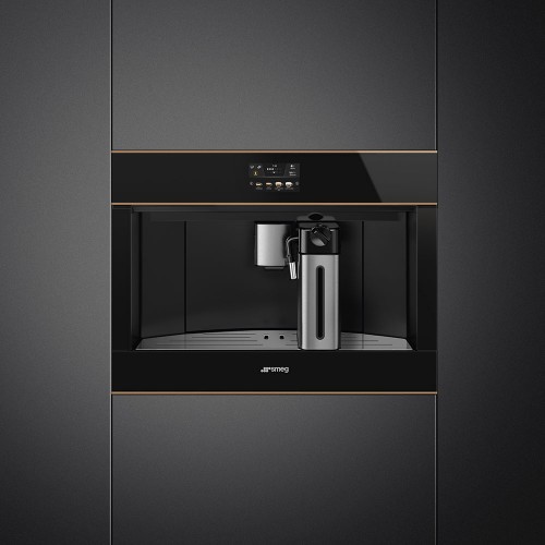 Кофемашина Smeg/ SMEG CMS4604NRRU Автоматическая кофемашина, 60 см, высота 45 см, черное стекло Eclipse, медный профиль