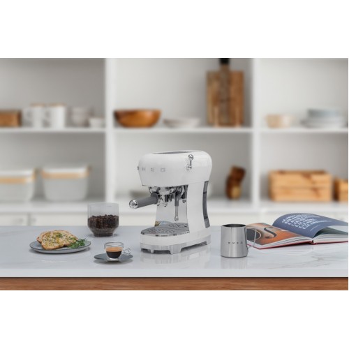Ручная кофемашина Smeg 50-х | Регулируемая температура, 15 бар, 1.1 л, белая