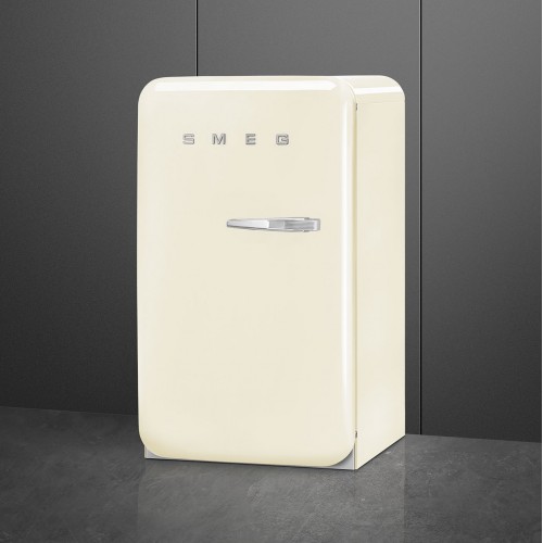 Холодильник SMEG/ Холодильник SMEG, отдельностоящий, однодверный, LED подсветка, внутренняя морозильная камера, электромеханический контроль температуры, стандартный компрессор, полезный объем 105 л, энергоэффективность D, уровень шума 35 дБ, цвет кремовы