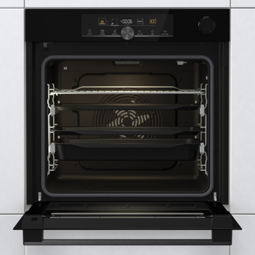 Встраиваемая электрическая духовка GORENJE 60 см с сенсорным программатором, паровым приготовлением и функцией пицца - черная, 77л, пиролиз, телескопические направляющие.
