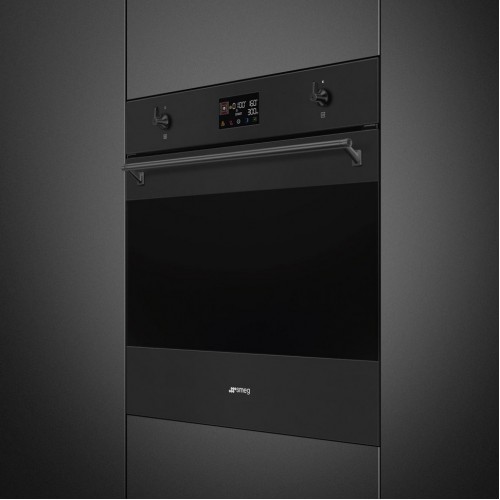 Духовой шкаф Smeg черный, 11 функций, СВЧ, паровая очистка, термощуп, 68 л, сенсорное управление