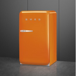 Холодильник SMEG FAB10ROR6, отдельностоящий, 50-е, однокамерный, морозильная камера, 122 л, стандартный компрессор, класс D, оранжевый.