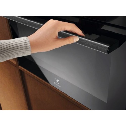 Встраиваемая микроволновая печь ELECTROLUX/ Встраиваемая СВЧ, размеры (ВхШхГ) 455x595x567 мм,мощность микроволн: 1000 Вт, гриль 1200 Вт . 42 литра,черная ,Польша