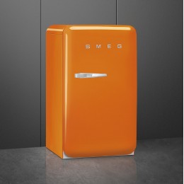 Холодильник SMEG FAB10ROR6, отдельностоящий, 50-е, однокамерный, морозильная камера, 122 л, стандартный компрессор, класс D, оранжевый.