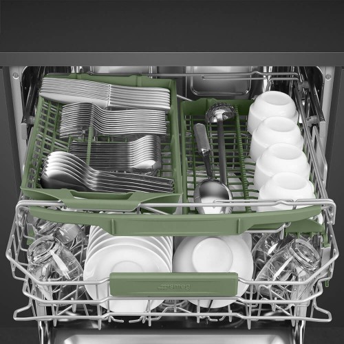 Посудомоечная машина Smeg 60 см встраиваемая, 13 комплектов, 11 программ, сенсорное управление, ActiveLight, Dry Assist, автоматическое открывание дверцы, 3 корзины, AquaStop, класс энергоэффективности С