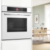 Встраиваемый духовой шкаф Bosch с 14 режимами нагрева, TFT дисплеем, 71 л и пиролитической очисткой - белый цвет