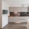 Кронштейн ONKRON для телевизоров 17-43 | Наклон 15º, от стены 35-105 мм, макс вес 18.2 кг, встроенный уровень