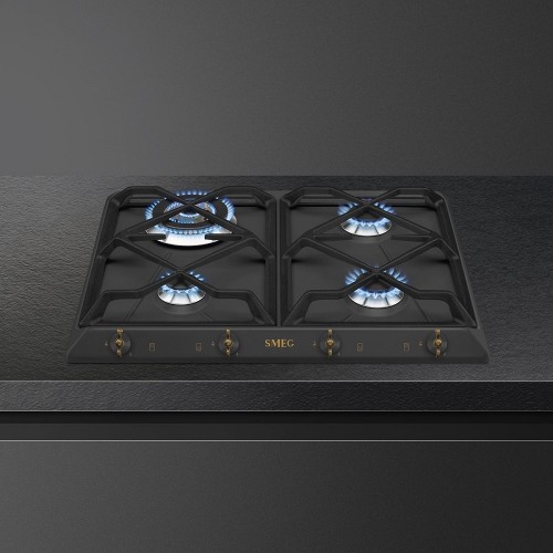Встраиваемая газовая панель SMEG Coloniale 60 см с 4 конфорками, газ-контролем и электроподжигом в антраците с латунной фурнитурой